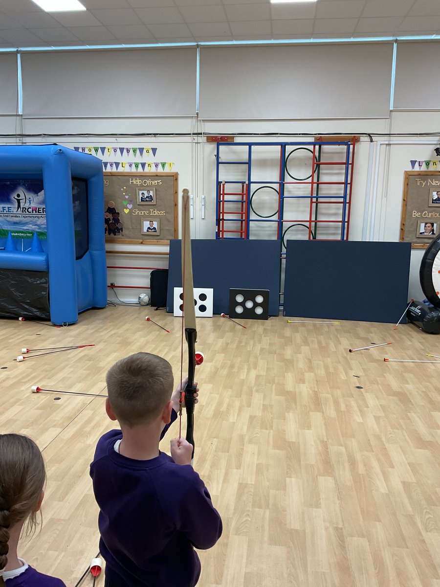Longleaze's tweet photo. 🏹What a start to LKS2's mini-topic on the Battle of Hastings - a visit from Josh @ta_archerytag for a morning of archery! 🏹

#LongleazeLearners #LearningforLife #LongleazeHistorians #LongleazeAthletes https://t.co/dXW92Sucr4