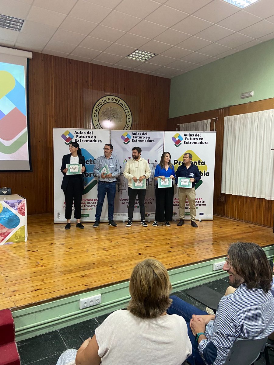 Manuelmorea's tweet photo. Esta mañana he recibido el sello en "Buenas prácticas en competencia digital de Extremadura" por el proyecto "DigitalizatEF". Muchas gracias al Cpr de Mérida, @enmarcha @innovacionForm @junta_educacion por la excelente organización de la jornada. https://t.co/vnOIBHQEPt