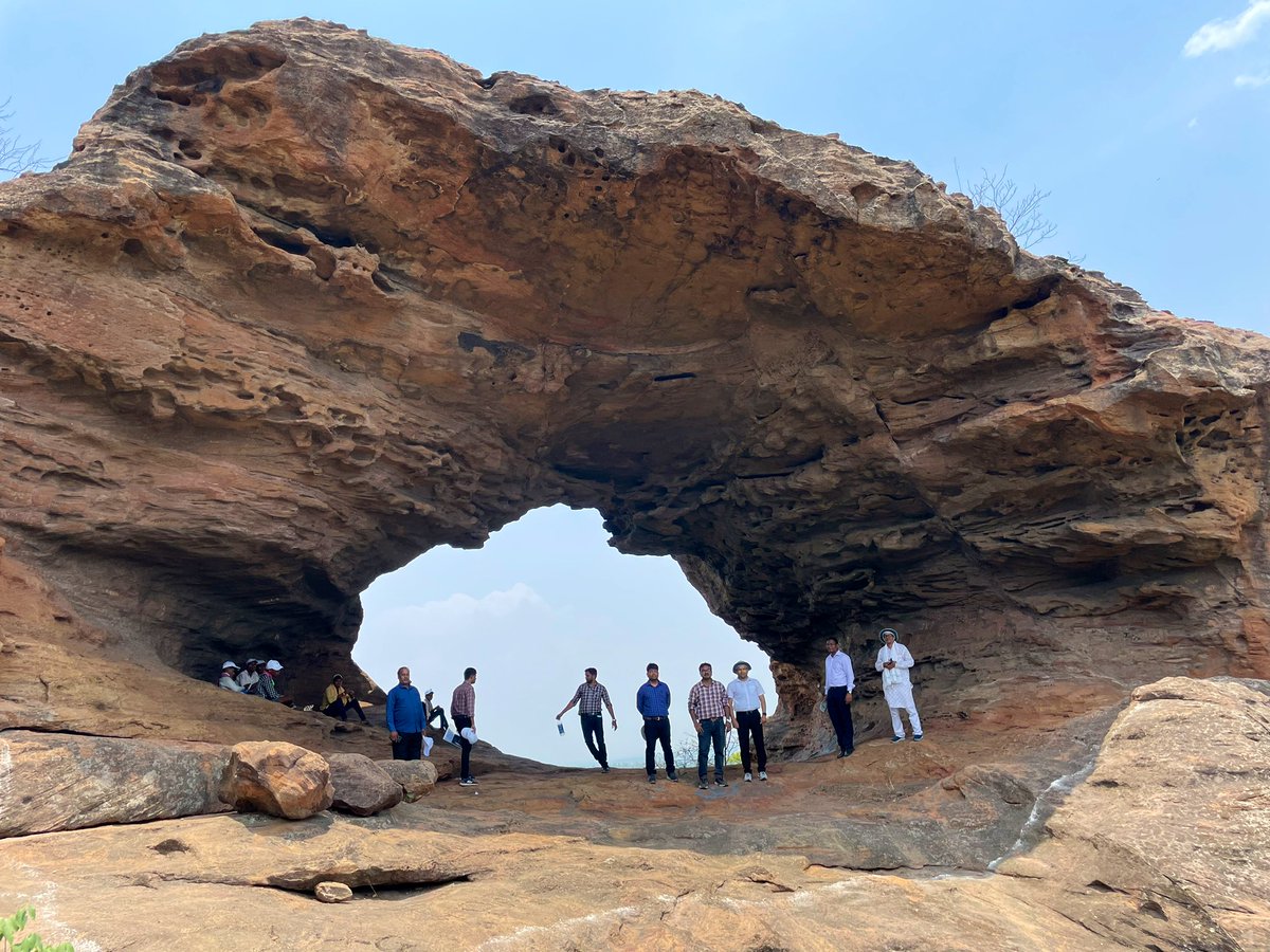 Lalit_ifs's tweet photo. Brahmani  “Natural Arch”  Near Hemgir,Sundargarh,Odisha has been declared as #Geoheritagesite of India by #GSI(Geological Survey of India)
#GeologicalHeritage
#NaturalHistory 
#AzadiKaAmritMahotsav 
@susantananda3 
@NatGeo 
@GeologyIndia 
@odisha_tourism https://t.co/P1KTdkMMqL