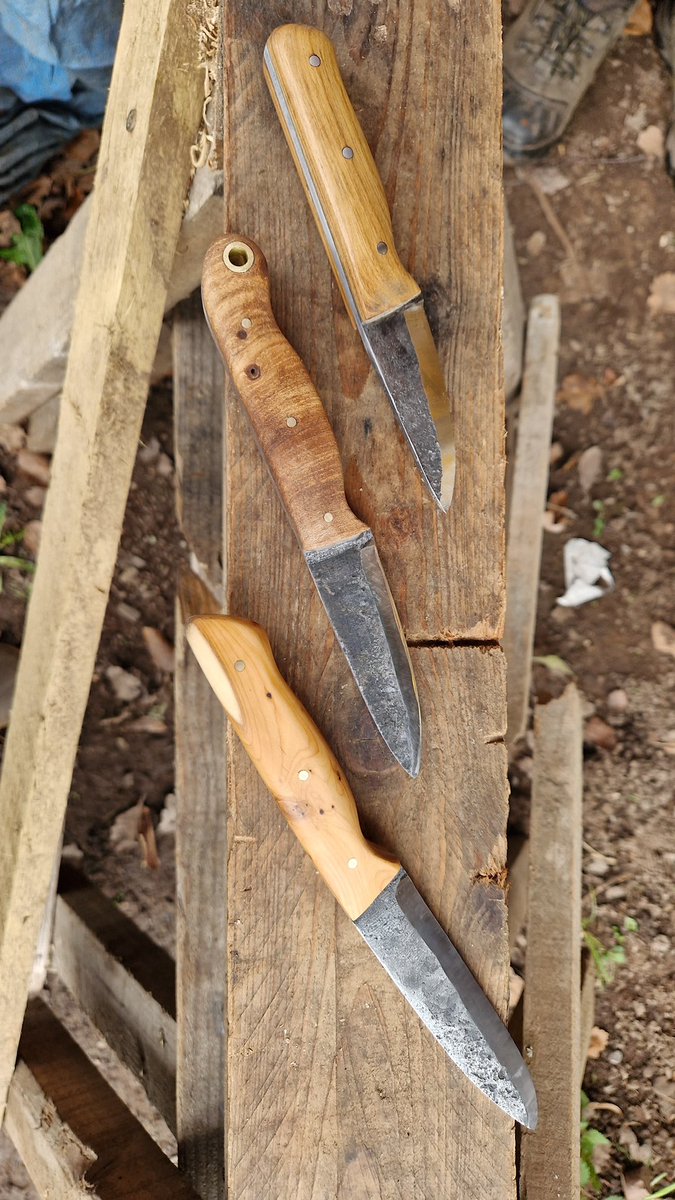 Bodfari2017's tweet photo. Everyone made such lovely knives! Thank-you to all who came. #woodlandskillscentre #blacksmith #wsc #knifemaker #bushcraftknife https://t.co/kc7ESu16Db