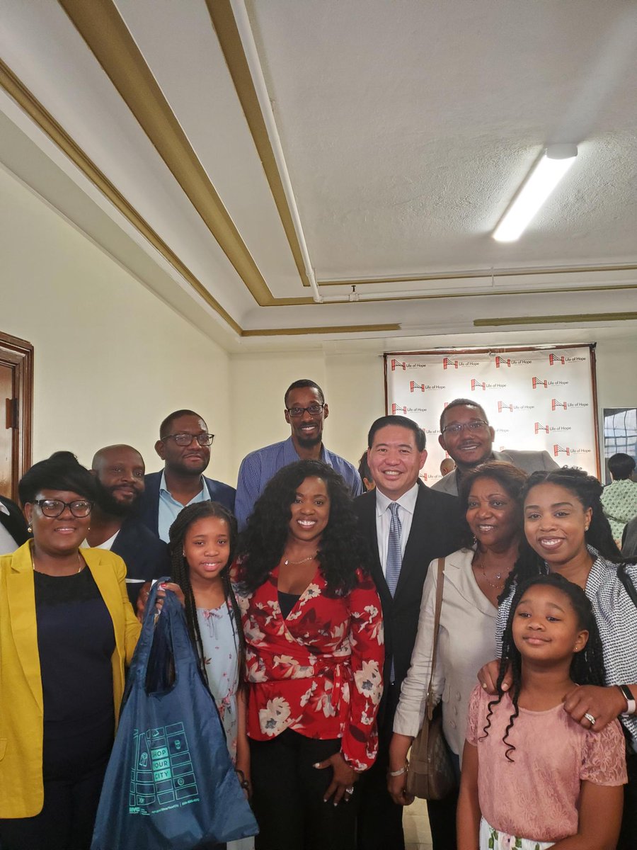 NYC_SBS's tweet photo. Thank you to @LOHNYC1 for co-hosting our Haitian Community Roundtable 🇭🇹 to improve language access for Haitian-Creole speaking communities and ensure local business owners know about our NYC Business Express Service Team!

NYC BEST can save biz ⏰ &amp; 💰!

https://t.co/oOi1MEU2Ta https://t.co/hRwFXOPwaX