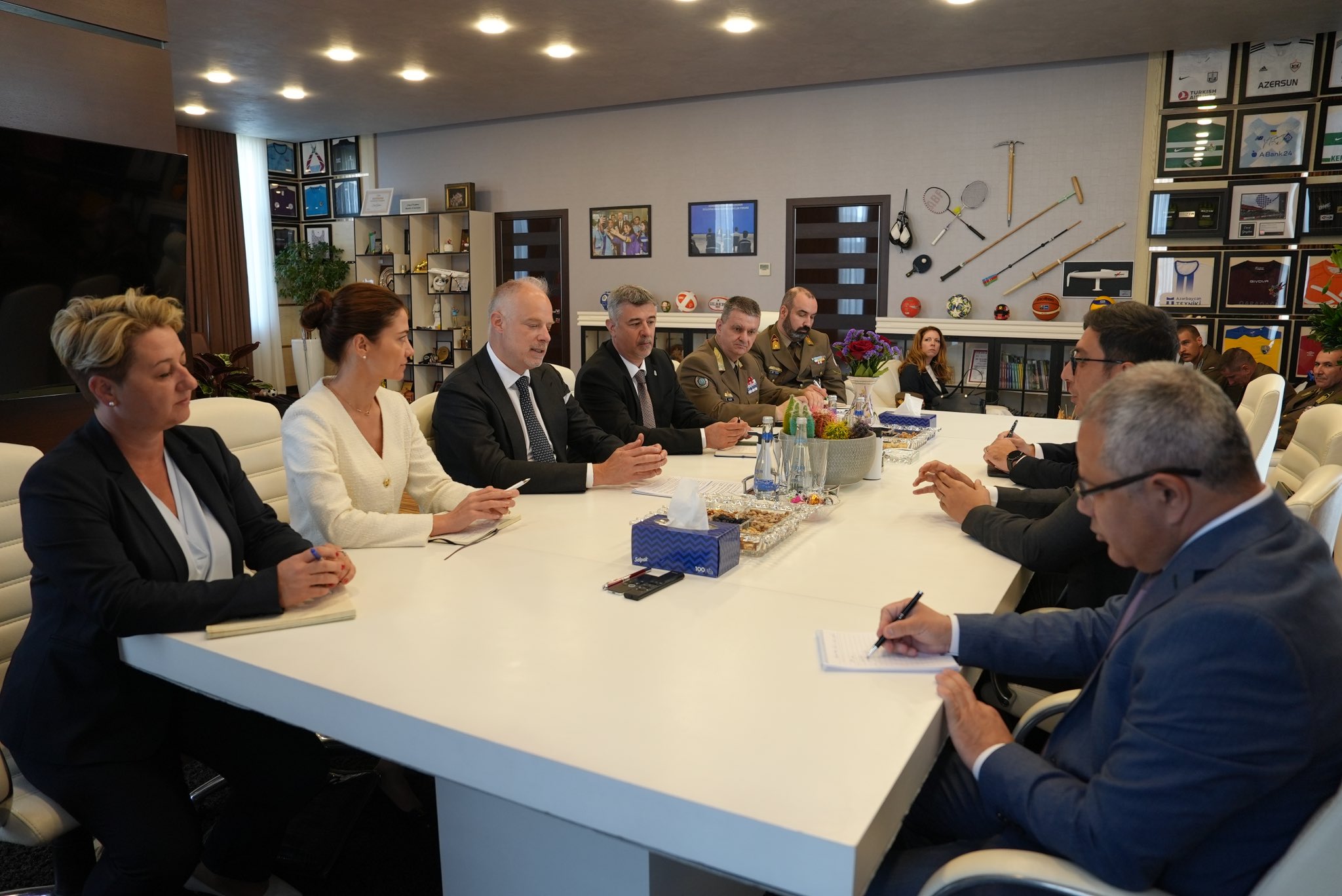 министр обороны венгрии