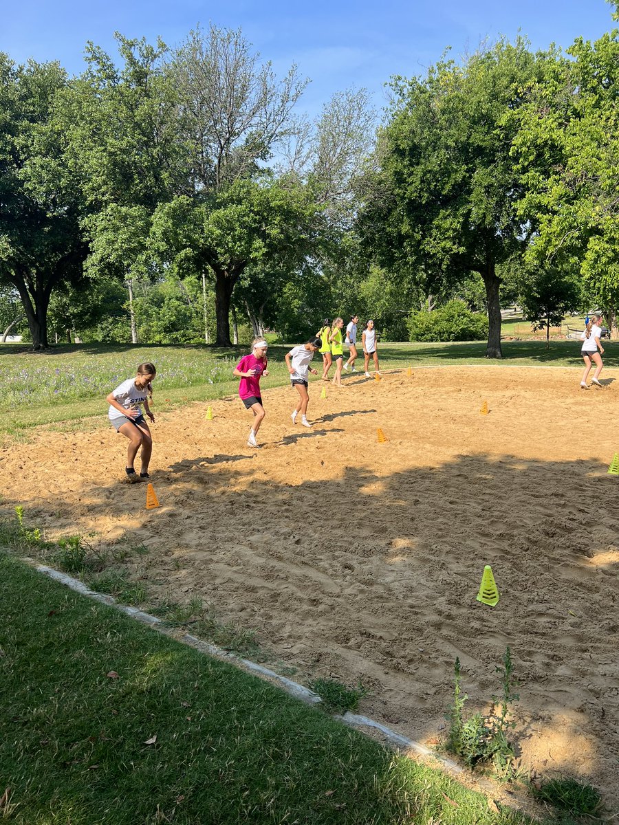 tomas_boyle5's tweet photo. Putting the hard yards in this morning with my groups 👊🏻⚽️

#StingBoyle 

@StingSoccerClub @ECNLgirls @ECNLRLntxgirls https://t.co/guhiRjbOrr
