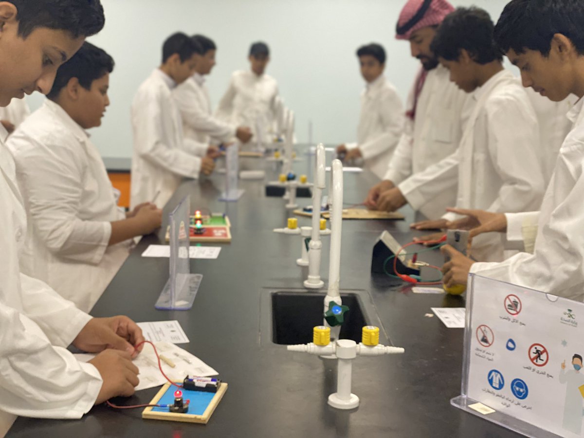 alfaroqschool's tweet photo. 📸#صور || من الاختبارات العملية 
في مدرسة #الفاروق_المتوسطة https://t.co/XOcCDebe7X