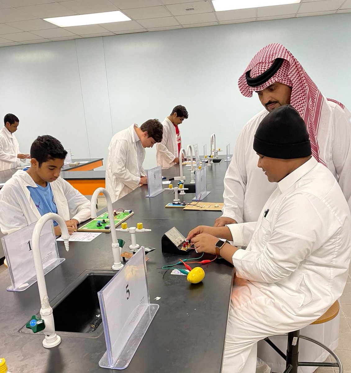 alfaroqschool's tweet photo. 📸#صور || من الاختبارات العملية 
في مدرسة #الفاروق_المتوسطة https://t.co/XOcCDebe7X