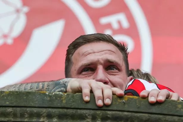 KopFinest's tweet image. 3x Promotions
1x Title
1x Player Of The Year
1x Top Goalscorer
Top Goalscorer in Championship History
129 Goals for Dem Blades

All in boyhood colours, literally all our dreams. A sad day, statue coming soon Sharpy.

Skipper forever🥲