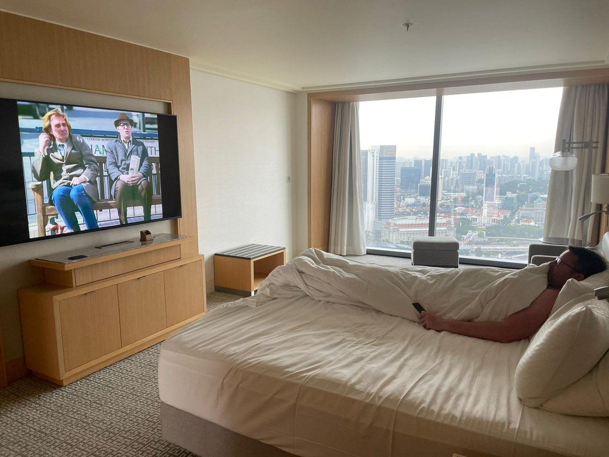 jonathandooleyy's tweet photo. @BottomStuff @talkingbottom @official_bottom @BottomDaily wondering if anyone’s ever watched the Hammersmith Hardmen in a suite in Marina Bay Sands 😁🦦 https://t.co/qA0r7aMNMN