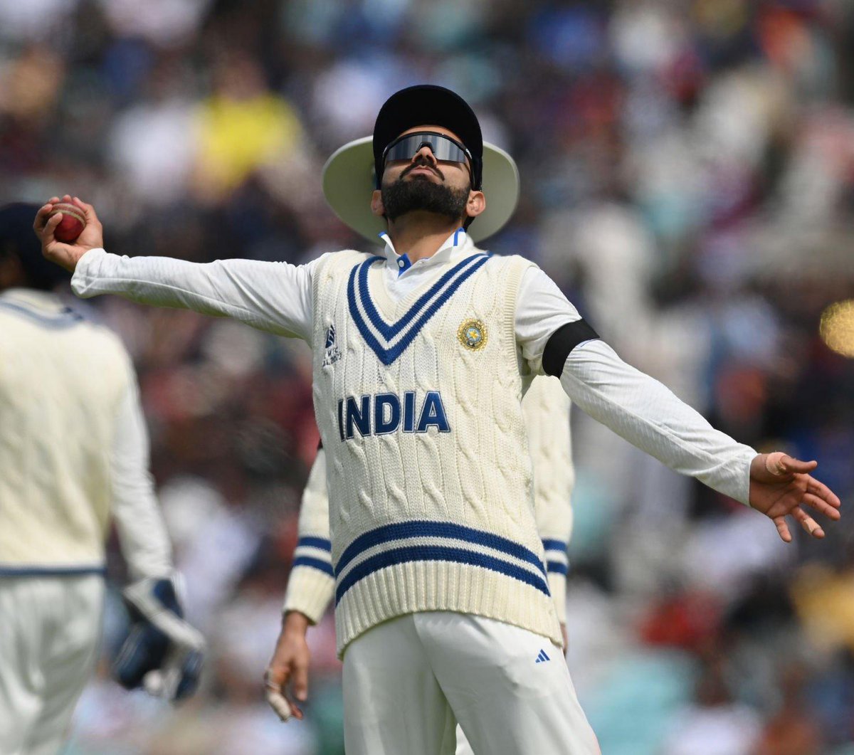 memegineers_'s tweet photo. Virat Kohli never fails to entertain
What a guy!!! #INDvsAUS https://t.co/WhhGnze56X