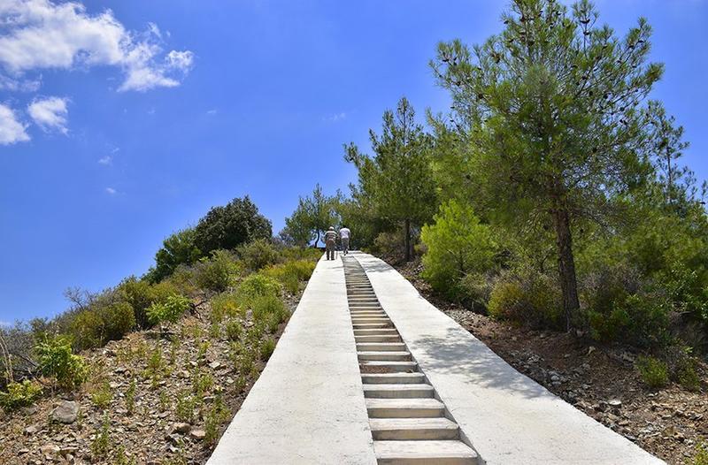 PHOTOS + VIDEO: Strolling on a path with magnificent views, in a Limassol village!

#limassol #cyprus #counrtyside #activities #naturetrails #hiking  #AllAboutLimassol #OfficialGuide

Discover more at tinyurl.com/fy6c8mk7