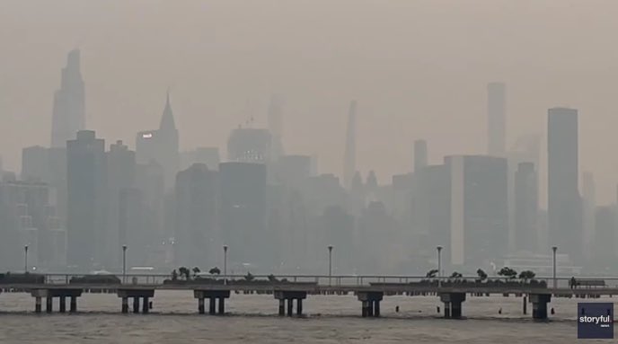 Ginger_Zee's tweet photo. Some of the worst air quality in the world in the northeast/mid Atlantic thanks to Canadian wildfires &amp; a stagnant atmospheric pattern. We really won’t move this out until the weekend/early next week depending on your location.More on @GMA #smoke #wildfire #airquality #haze #aqi https://t.co/szao2NFl9m