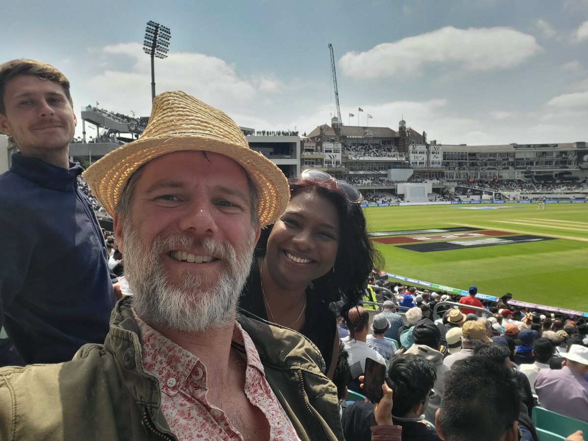 deepa_sena's tweet photo. Good to have @UniofReading team mates at the 🇮🇳#INDvsAUS 🇦🇺 #WTCFinal #WTC23 incl birthday boy @PeteCastle &amp; @ChrisWyver33 having a day off from his PhD #midweekdayoff #dayoutatthecricket #ecologistlife @UniRdg_SAPD https://t.co/uaFlJMW86H