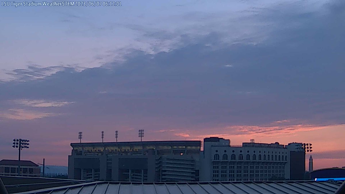 TigerStadiumWx's tweet photo. Tiger Stadium at sunrise and it's 72.8 F. https://t.co/SIrbzOnocs