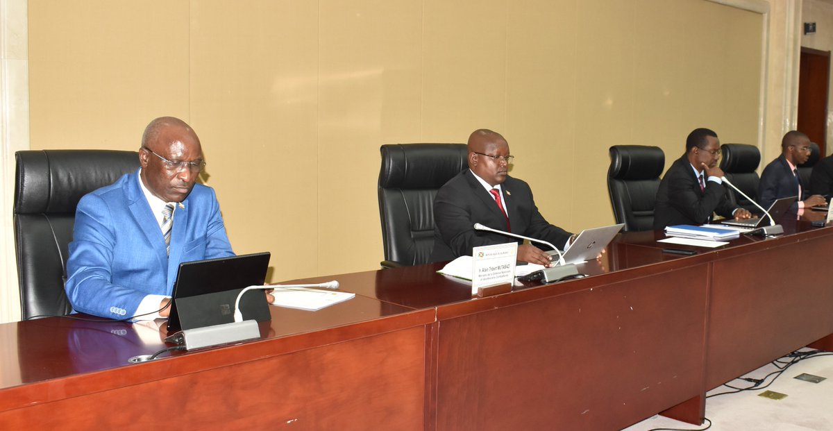 ABPInfos's tweet photo. #Burundi : Le conseil des Ministres s'est tenu, le mercredi, 07/06/2023, sous la présidence du chef de l'Etat @GeneralNeva. Sept points étaient à l'ordre du jour dont la note d'information du projet de construction des logements sociaux ds les sites #Kizingwe-#Bihara et #SOCARTI https://t.co/5Kl8xrqszK