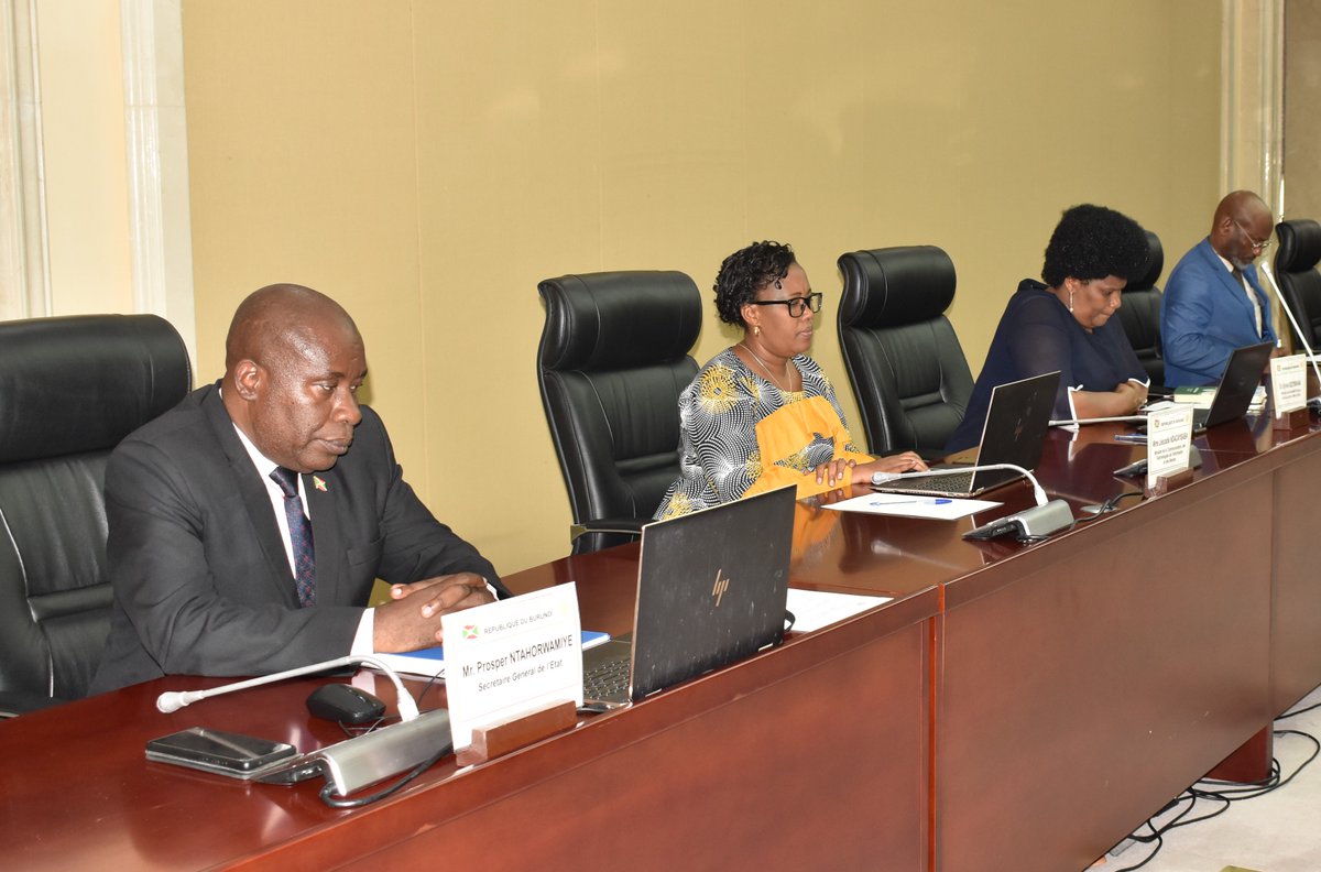 ABPInfos's tweet photo. #Burundi : Le conseil des Ministres s'est tenu, le mercredi, 07/06/2023, sous la présidence du chef de l'Etat @GeneralNeva. Sept points étaient à l'ordre du jour dont la note d'information du projet de construction des logements sociaux ds les sites #Kizingwe-#Bihara et #SOCARTI https://t.co/5Kl8xrqszK