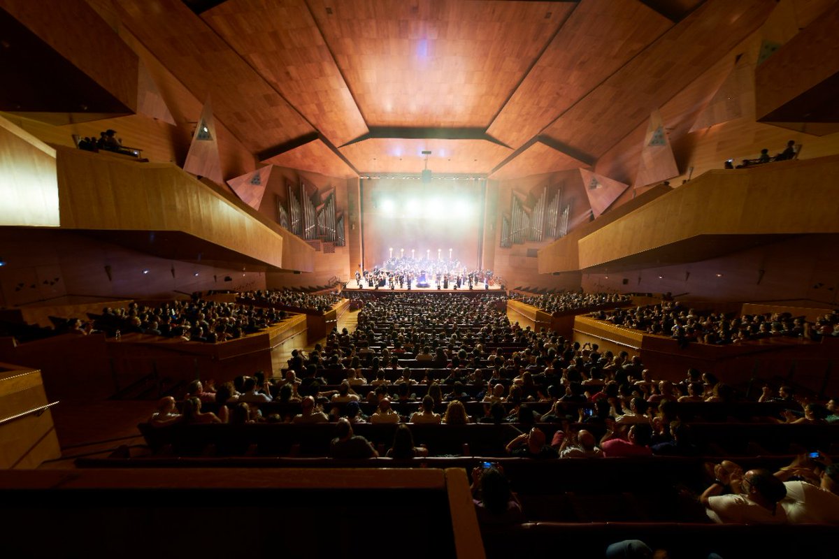 Euskalduna_eus's tweet photo. Film Symphony Orchestra - Krypton ✨
Igandean akziozko zinema ezagunenaren soinu bandak etxeko auditoriuma liluratu zuen!
👉🏽 Bertan egon zineten? Izugarria izan zen! 🥰
👀 Begira, begira!
📸➕ https://t.co/BcmYHscsUv
#EuskaldunaBilbao @FilmSymphony #FSOKrypton https://t.co/dPMTIx7ou1