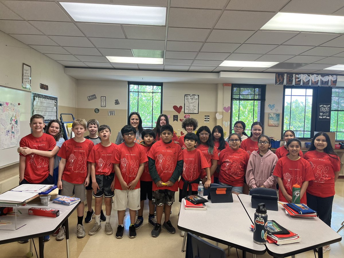 AnnieOrlov's tweet photo. So proud of the @otmonarchs 5th graders and wishing them the best of luck in middle school next year! #112leads #somosot https://t.co/0PmTrW7jAd