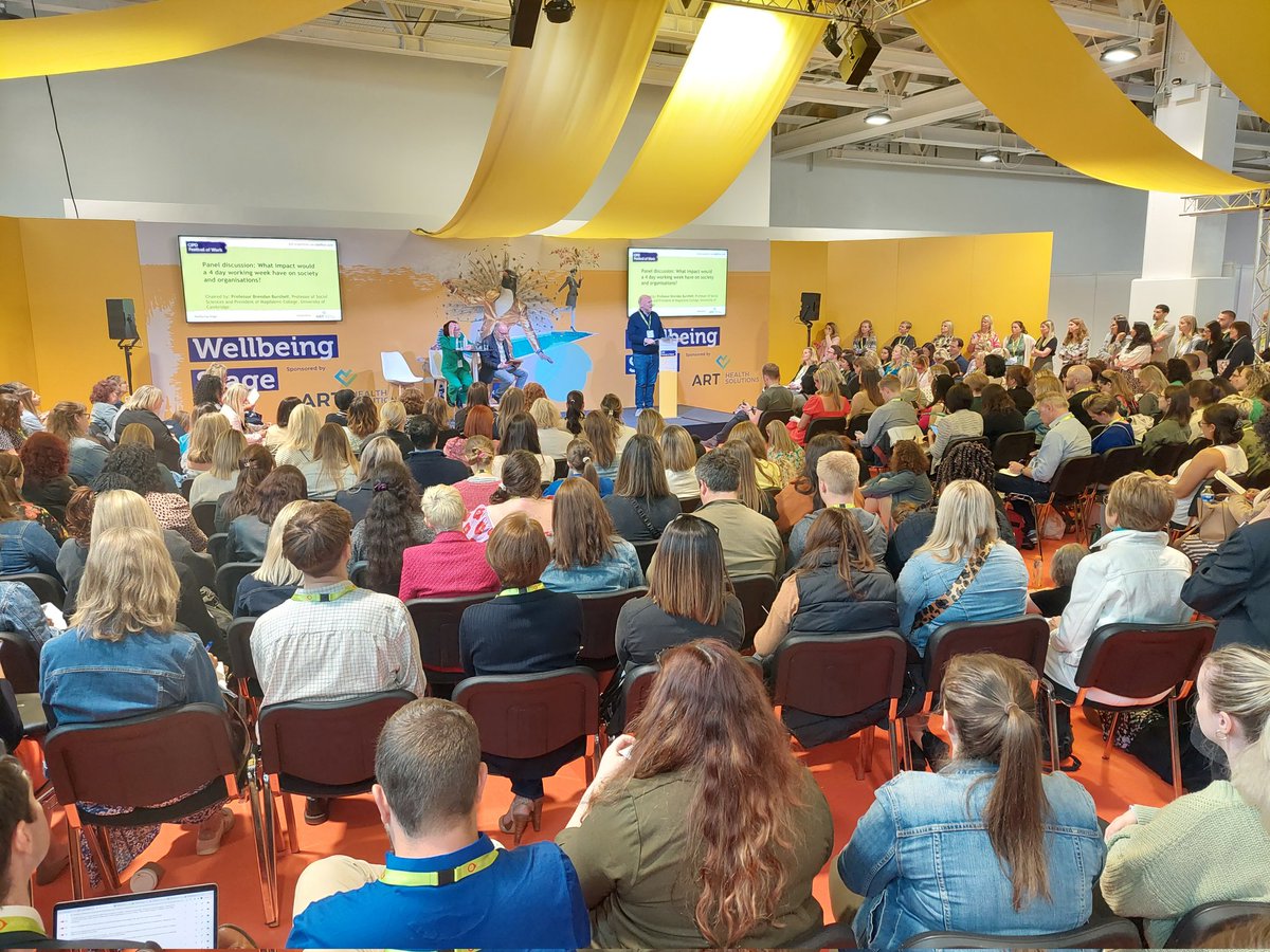 The @cipd @FestivalofWork debates the 4-day week, standing room only!