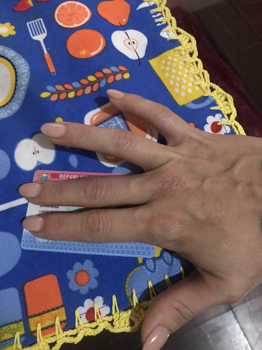 Encontré una mochila tirada en el jardín de enfrente de mi casa en el barrio bernardino caballero,calle Jose a a flores,un bolso con pertenencias de una bebe con terminación d ci 369,iniciales: P.N.G.B
Evidente fue producto de un robo,hay ropa,leche en polvo,datos de la bebe. RT