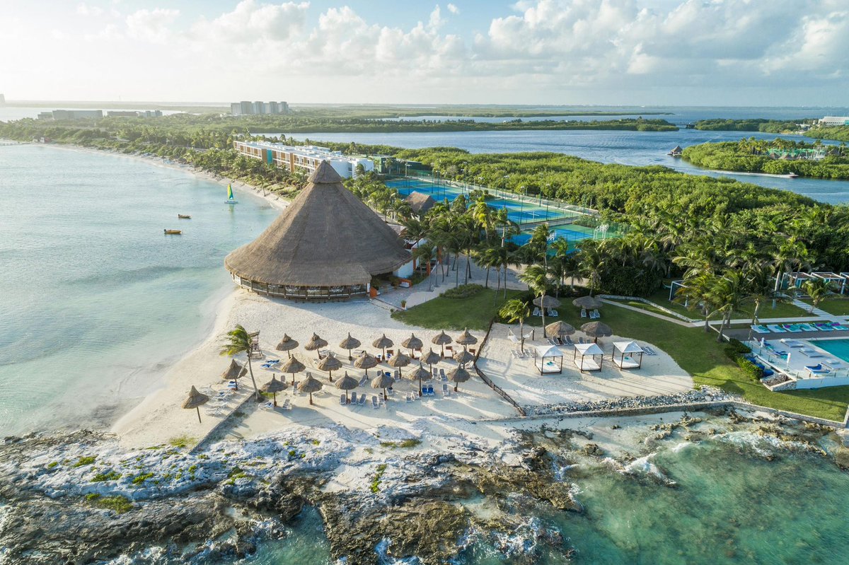 iam_blacklegacy's tweet photo. "Dans le cadre de sa stratégie touristique, l’Etat béninois 🇧🇯 veut doper la capacité hôtelière du pays tout en valorisant ses sites. Dans le cadre d’un projet lancé en partenariat avec le Club Med, 330 chambres seront construites dans la future station balnéaire d’Avlékété dans la ville de Ouidah"

Environ 15000 m² d’hébergement client sous forme de bungalows petits collectifs, 7000 m² d’espaces publics (salle spectacles, restaurants, bars, sport, spa, kids, lounge, shop, clubs, …), 7000m² d’espaces techniques et logements Staff , et 10000 m² d’espaces extérieurs (terrasses, piscines,…)