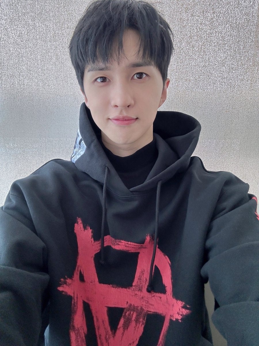RealVIXX's tweet photo. 나는 로빅이다. 잠시 후 밤 9시 MBC #일타강사 에서 #켄 요원과 만나자! 오늘도 본방사수💛 [이상, RT작전 실행하라!]

▶️ https://t.co/hfIsmg1InL

#빅스 #VIXX #KEN #이재환 https://t.co/TedTzTEe2K