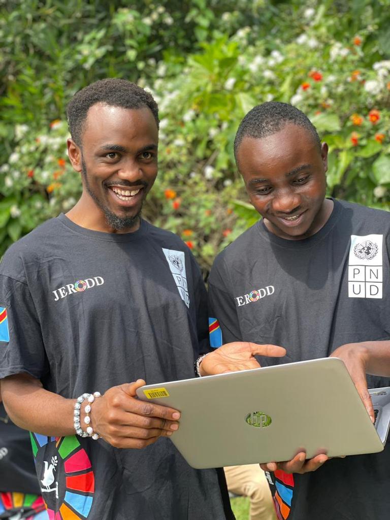 PNUDRDC's tweet photo. La communauté des Jeunes rapporteurs des ODD @JERODDRDC activée au Sud-Kivu pour accélérer les actions de l'agenda 2030. 45 étudiants de 5 universités : l’UCB, UOB, ISDR, UEA et ISTM/Bukavu vont aider à cartographier les défis de dvpmt pour une meilleure planification provinciale https://t.co/bITZtJ1O2e
