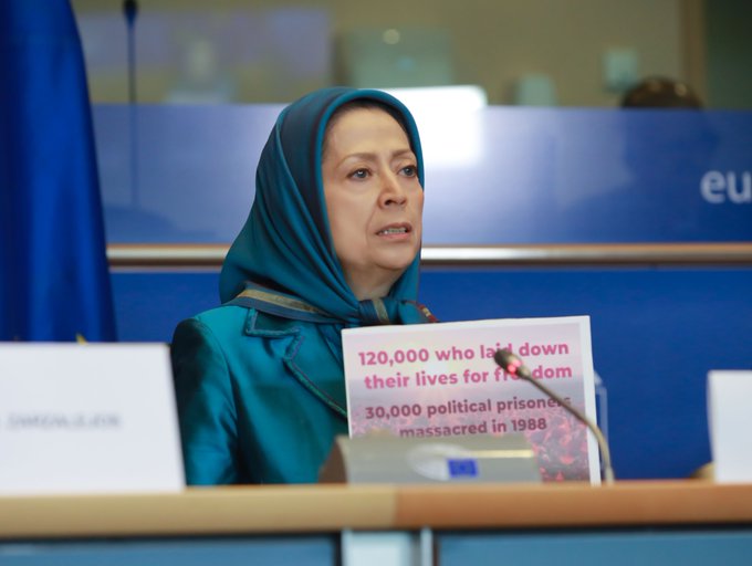 وقتی از آلترناتیو صحبت می‌کنیم، یک ادعا یا عنوان کلی نیست که ما به‌‌ازا و اثری در تلاطم‌های روزمره‌ نبرد با رژیم نداشته باشد. بلکه نیرو و ساز و کار شکافنده‌ و هدایت‌گری است  #نه_شاه_نه_شیخ #FreeIran2023 #FreeIran10PointPlan  twitter.com/Maryam_Rajavi_…