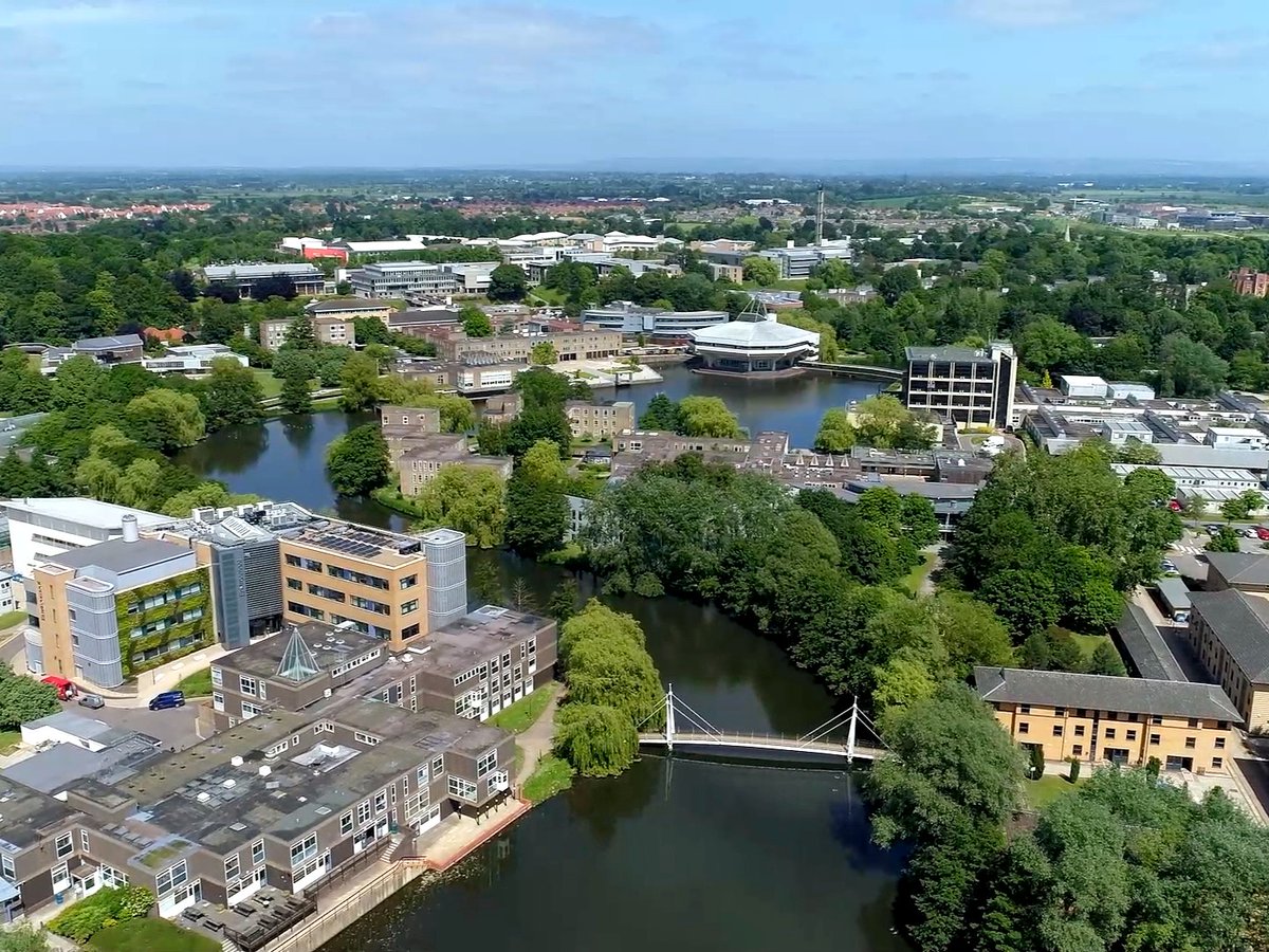UniOfYork's tweet image. The University of York has been ranked as the top uni in Yorkshire and the Humber - and number 16 for the UK as a whole - in the Complete University Guide 🏆 
Find out what our students have to say about life at York: bit.ly/42qazje
#CUG2024