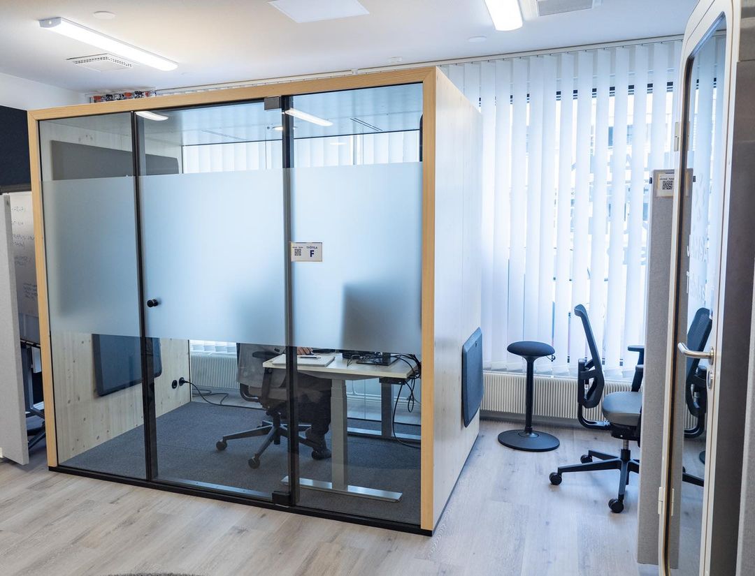 Koe hyvä työpäiväkokemus Jämsä Tehtaan etätyötilalla! Jämsä Tehdas on yhteisöllinen etätyötila, joka palvelee aivan #Jämsä'n ytimessä ovikoodilla joka päivä klo 6-22, etuovi auki arkisin 8-15. 

Lue lisää: jamsatehdas.fi

-Miro, kesäsomettaja