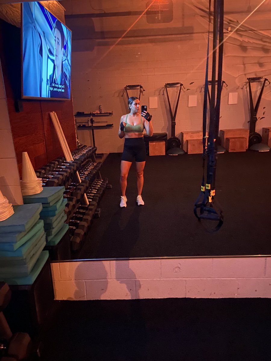 JennnnniLynn's tweet photo. The 5am club #miscfit https://t.co/B3jeHy6DRQ