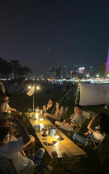 Liza3068's tweet photo. Come to a sophisticated not overnight dating live music party ⛺️ https://t.co/4vNeqmqJHw