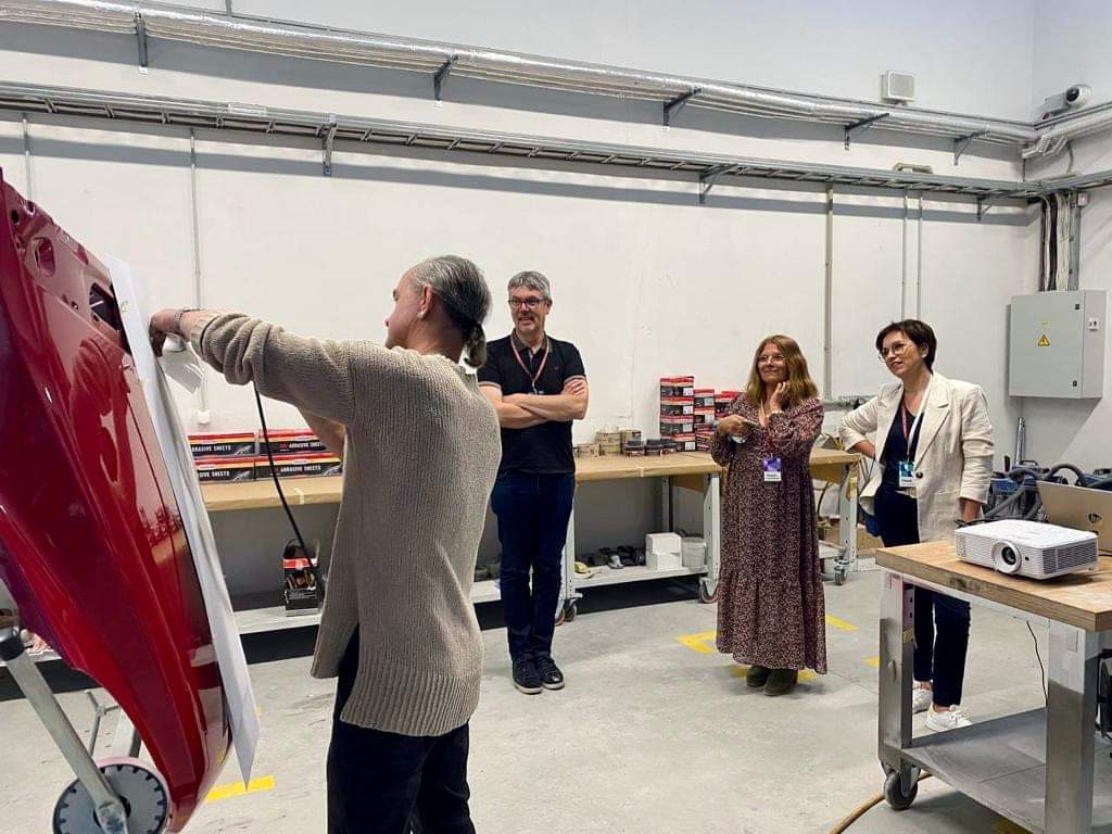 EuroElp's tweet photo. Un accueil exceptionnel en Lettonie pour nos collègues du @LycUrbainVitry .
Des échanges pédagogiques et professionnels, un début de partenariat qui s'annonce fructueux !
Merci à #LatgalesIndustriālaistehnikums  pour leur accueil.
@ErasmusplusFR 
@actoulouse https://t.co/jRyl25p10c