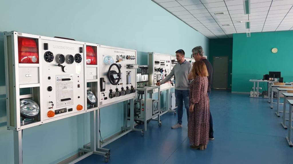 EuroElp's tweet photo. Un accueil exceptionnel en Lettonie pour nos collègues du @LycUrbainVitry .
Des échanges pédagogiques et professionnels, un début de partenariat qui s'annonce fructueux !
Merci à #LatgalesIndustriālaistehnikums  pour leur accueil.
@ErasmusplusFR 
@actoulouse https://t.co/jRyl25p10c
