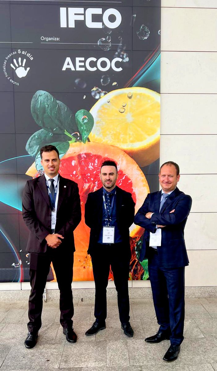 lapazfresh's tweet photo. Nos trasladamos hasta #Valencia para asistir al Congreso @AECOC_ES.
En #LaPazFresh no podíamos perdernos esta cita de referencia para toda la cadena de valor de Frutas y Hortalizas, en la que reflexionamos juntos acerca del #futuro y las #oportunidades para nuestro sector. https://t.co/s8HIE7RUpD