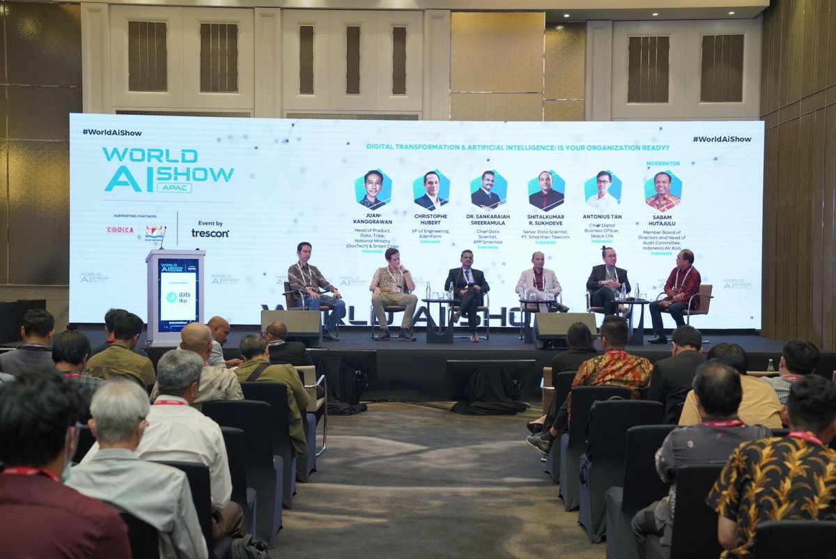 Happy to be part of world AI conference to share my own thoughts on “ how Difital
Transformation & AI can help Organizations”

#ai #WorldAIShow #DigitalTransformation 
#indonesiadigitaltransformation