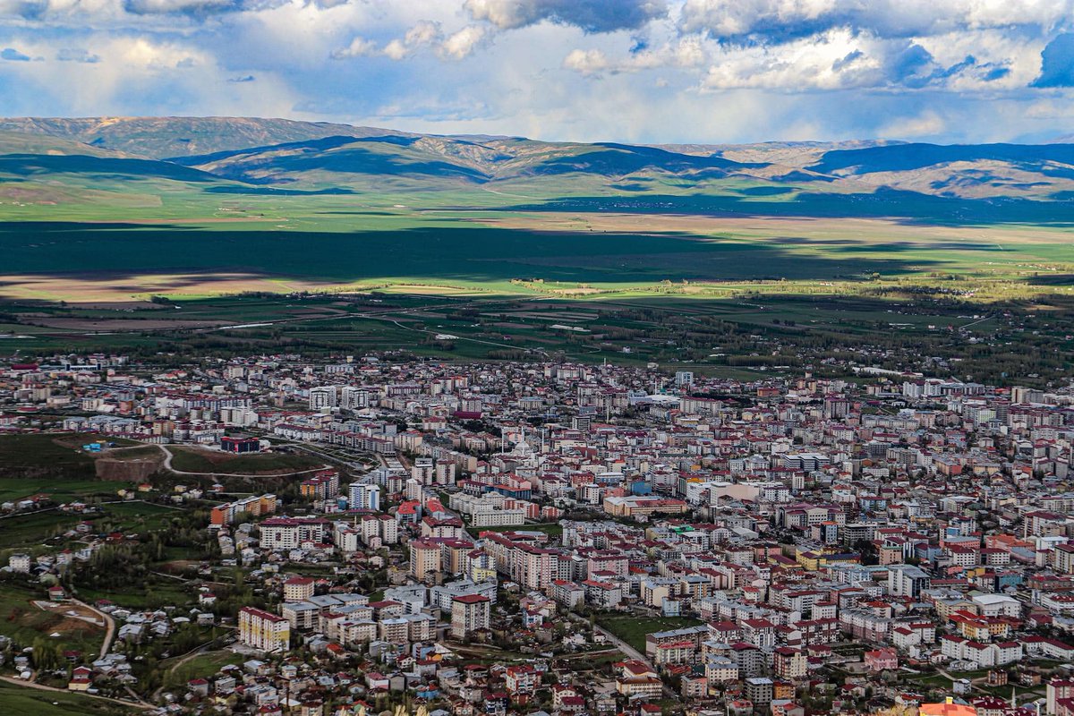 MusTanitim's tweet photo. Muş Ovası ve Kurtik Dağlarına sırtını dayayan Muş Kenti..
#MuşOvası #MuşTanıtım https://t.co/m96IvoV0mD