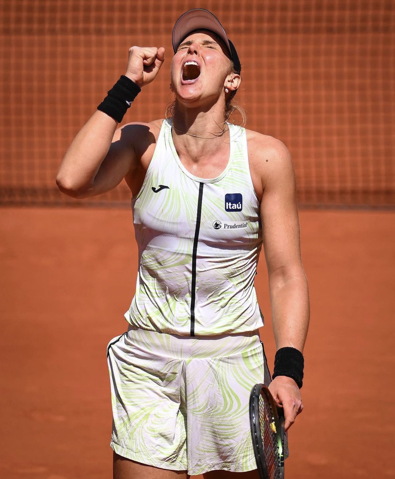 Bia Haddad encara número 1 do mundo na semifinal de Roland Garros