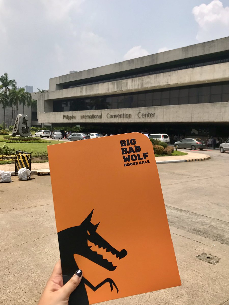YoungStarPhils's tweet photo. the world’s biggest book sale found a new home in manila 👀🐺

catch the comeback of Big Bad Wolf at the PICC Tent in Pasay City from June 24 to July 3. admission is FREE, from 10AM to 1AM. 🗓

will we see you there? 🤩📖 #kabookbayan #BigBadWolfManila2023 https://t.co/Tty634fK59