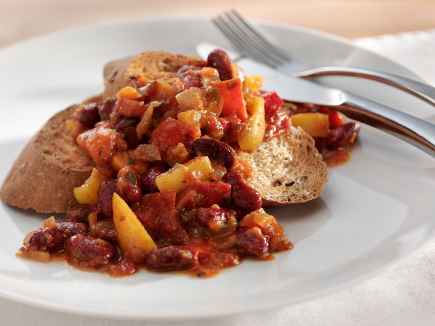 Quick and easy healthy lunch idea ... our Mixed Bean and Red Pepper Chilli, slowly cooked with tomatoes, butternut squash and piquin chilli 🌶️ 

Just heat and eat.

#naturalfood #realfood #smallfoodproducer