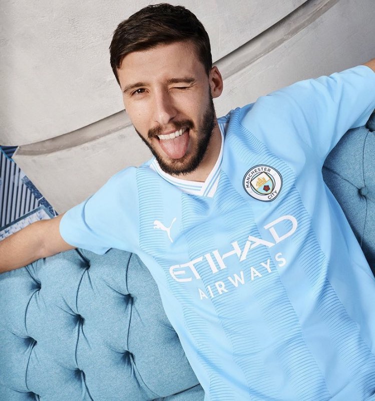 [ Jeu concours ] 

Ce samedi si Manchester City s’impose face à l’inter je te fais gagner grâce à mon partenaire @maxiikits une réplique du maillot domicile 2023/2024 ! 

Pour participer RT + Follow 

Come on city 🔥