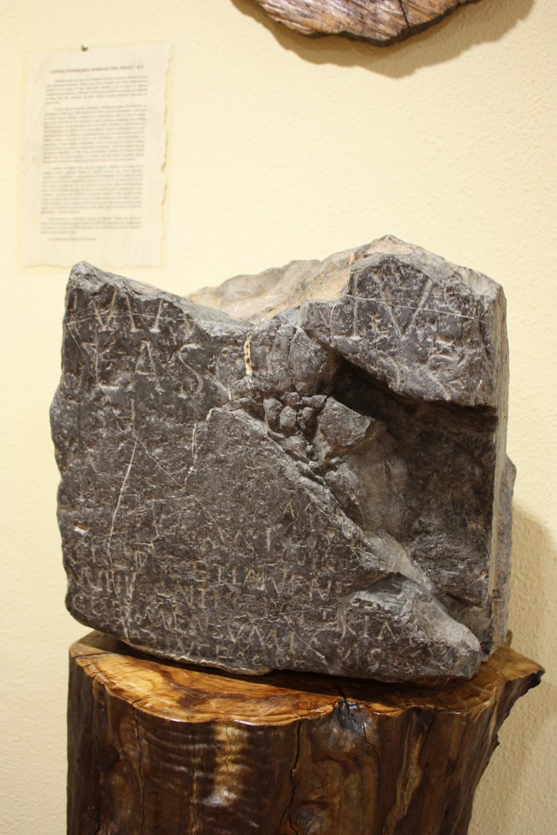 𝓢𝓪𝓫𝓲́𝓪𝓼 𝓺𝓾𝓮... en Montán también hay vestigios romanos❓

En 1909, en la partida de Villarroya, se encontró una lápida de origen romano os lo contamos en las siguientes imágenes 👇