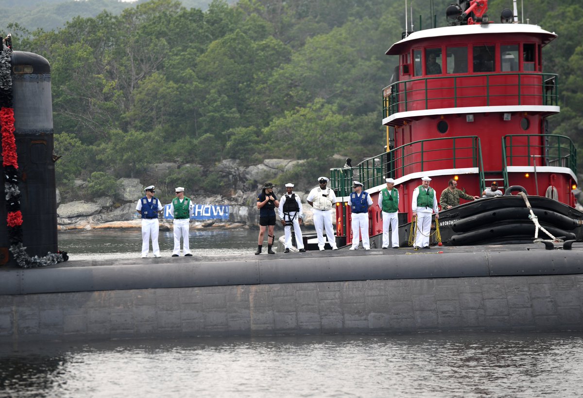 GrotonSubs's tweet image. The USS San Juan (SSN 751) returned to Naval Submarine Base New London for the last time yesterday, completing its final six-month deployment before starting the decommissioning process later this year.
For the full story:
dvidshub.net/.../uss-san-ju…...