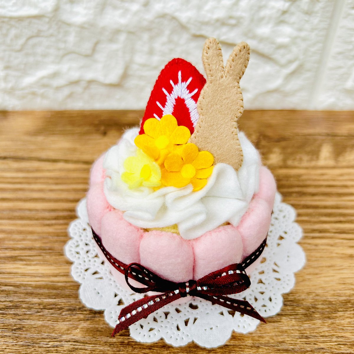 y24_a_m_'s tweet photo. ☆いちごシャルロットケーキ
新作ができました☺︎✨
#フェルト #felt #フェルトケーキ #Feltcake #フェイクスイーツ #おもちゃ #소꿉놀이 #フェルトままごと #おままごと #ままごと #ケーキ #cake #ハンドメイド #handmade #ケーキ屋さん #メルカリ #シャルロットケーキ https://t.co/4b7h3QVQvT