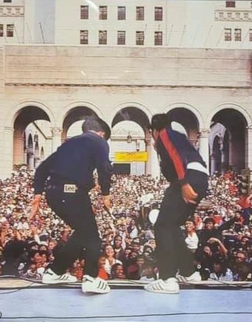 ctblogger's tweet photo. "Wit Lee on my leg and Adidas on my feet.
D by my side and j with the beat."
#GoodMorningCT https://t.co/4sRHOFZkN3