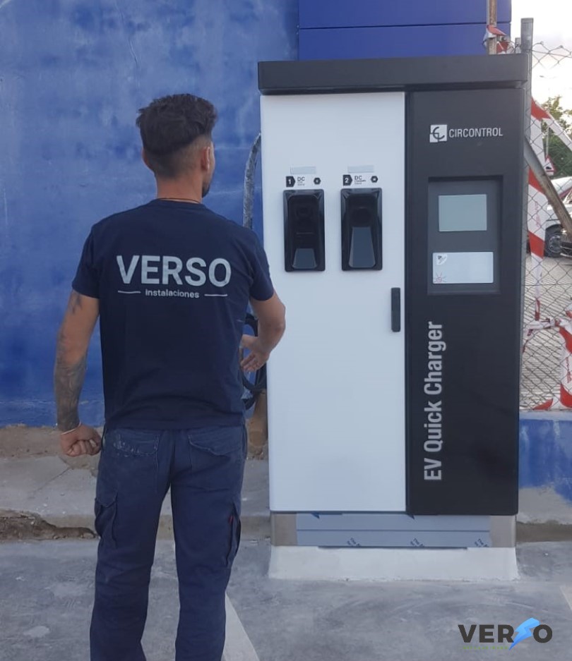 VERSOinstala's tweet photo. 🚀Gracias @Shell  por confiar en nuestra instalación una vez más🚀

⚡En @VERSOinstala , nos enorgullece ser los mejores en la instalación de puntos de recarga que utilizan energía renovable para ayudar a proteger nuestro planeta🌱 https://t.co/bK57GOfecg