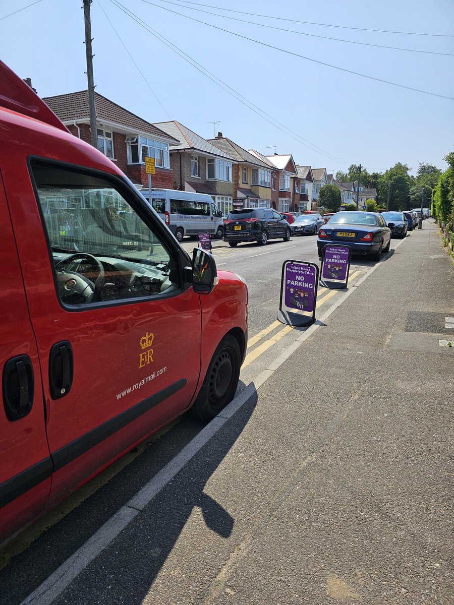 Despite assurances that this would no longer happen....your driver is still endangering the safety of primary children! <a href="/ConorBurnsUK/">Sir Conor Burns</a> <a href="/Tobias_Ellwood/">Tobias Ellwood</a> please help stop this! Save our children