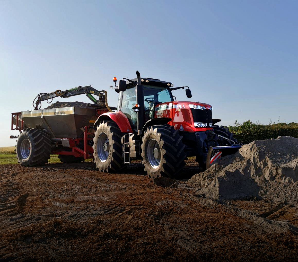 Agriweld Flat Face pusher mounted on a Massey Ferguson 7626

We offer a range of pushers from the flat face right up to 18m monsters!

#agriweld #masseyferguson #tractor #pusher #agriculture #agri #farm #farming #arable #farming #farminglife #farmingphotos #farmingsimulator