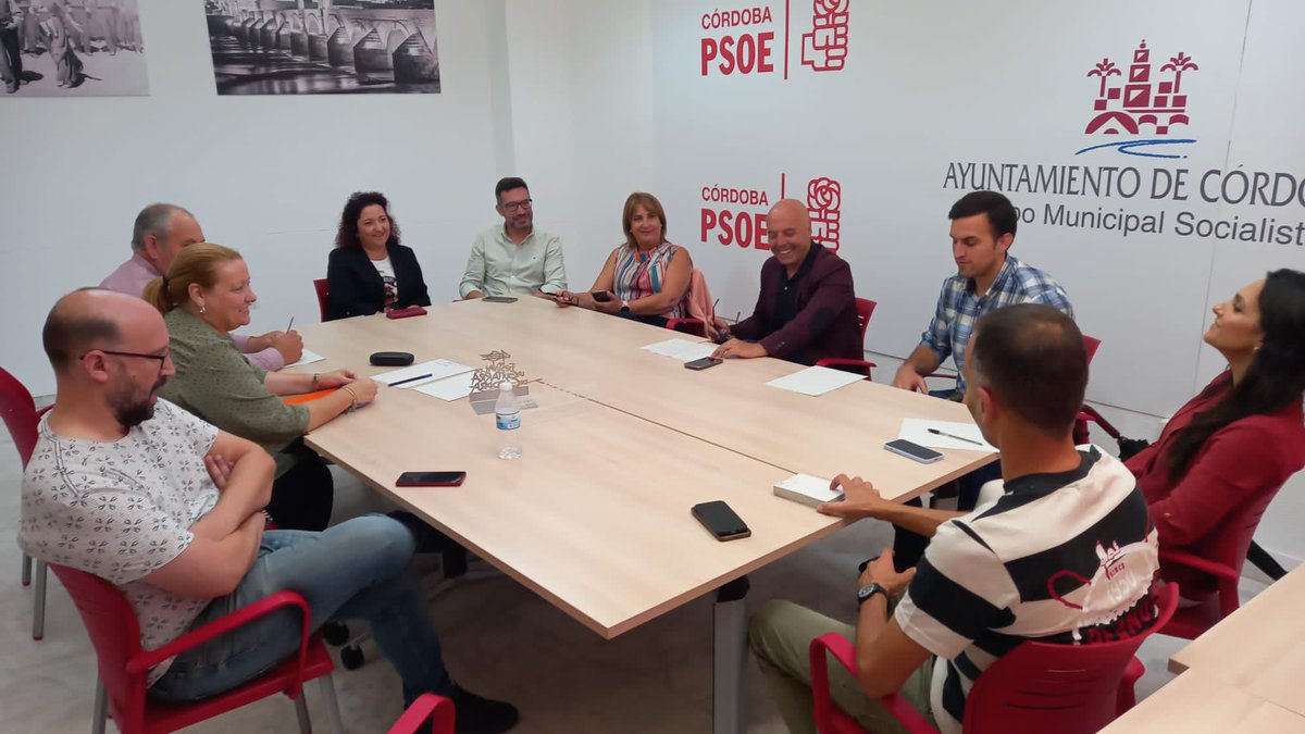 AntonioHurtado's tweet photo. Primera reunión del Grupo Municipal Socialista del Ayuntamiento de Córdoba. Una nueva etapa de política de cercanía y de control al Gobierno Municipal. #Esperanza🌈🌹💚 https://t.co/vjNCLUKhs1