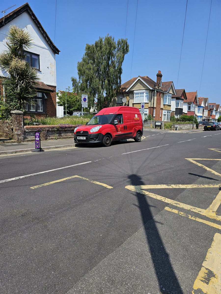 Despite safe parking being available around the corner, this royal mail driver insists on parking on a bend opposite a primary school. Help keep our children safe <a href="/RoyalMail/">Royal Mail</a> <a href="/ConorBurnsUK/">Sir Conor Burns</a> <a href="/Tobias_Ellwood/">Tobias Ellwood</a> <a href="/BCPCouncil/">BCP Council</a>