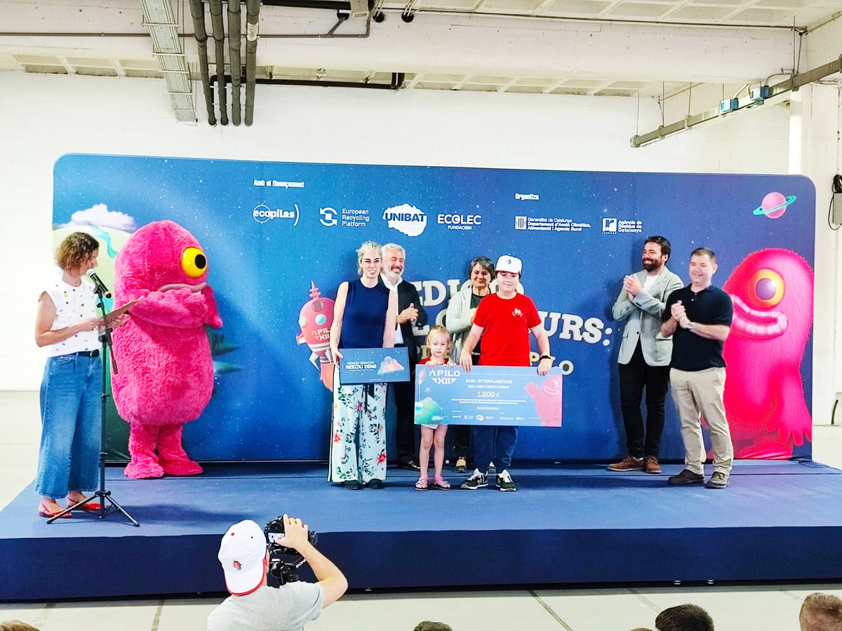 residuscat's tweet photo. Ja tenim premiats/ades! 😀
- Escola Sant Isidre (Gimenells)
- Escola Maria Pagès i Trayter (Ordis)
- Escola @FEDACSuria (Súria)
- Escola Serra de Prades (Prades)
- Escola d'educació especial Guimbarda (Barcelona)
Moltes gràcies pel vostre esforç!
#PremisApiloXII https://t.co/H6iA8Aiudz
