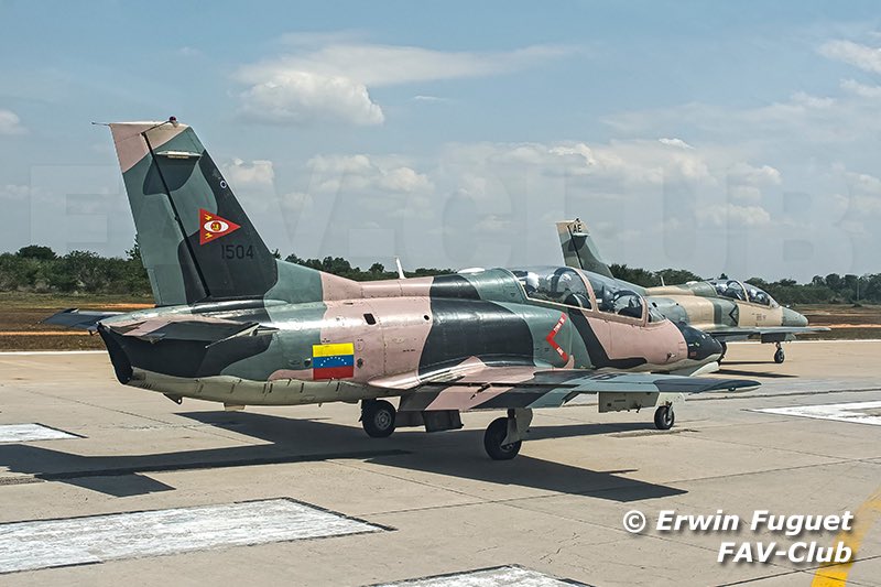 #Venezuela | Dos Hongdu K-8W Karakorum, listos para despegar desde la base aérea ‘General Rafael Urdaneta’ de Maracaibo

#aviacionmilitar #aviacionmilitarvenezolana #k8w #venezuela #favclub